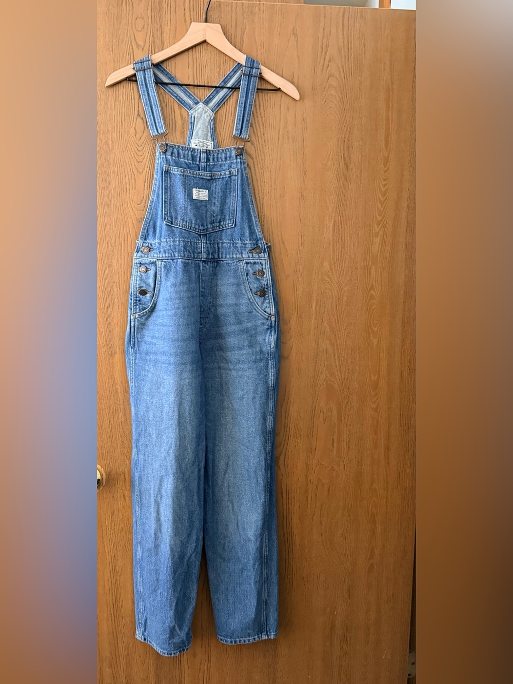 XS womenโs Levi Overalls